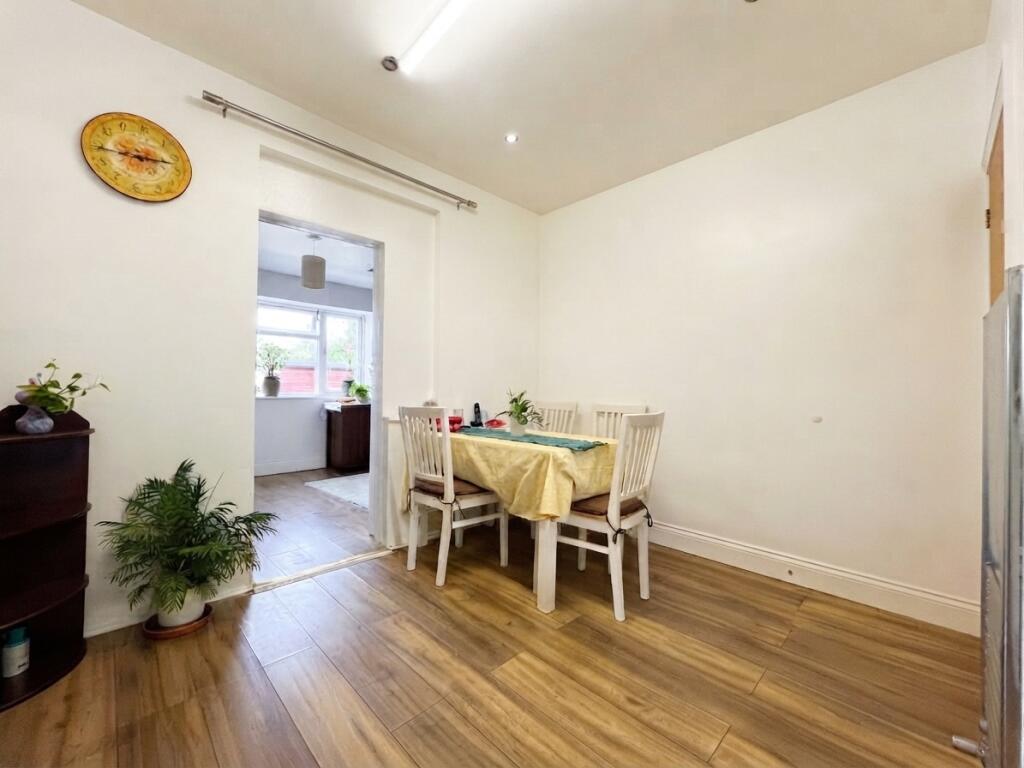 House in Luton, Stopsley - More