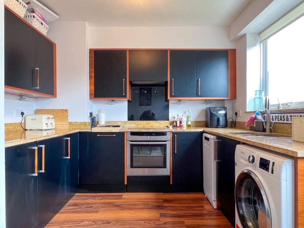 Apartment in Kingston upon Thames - View 2
