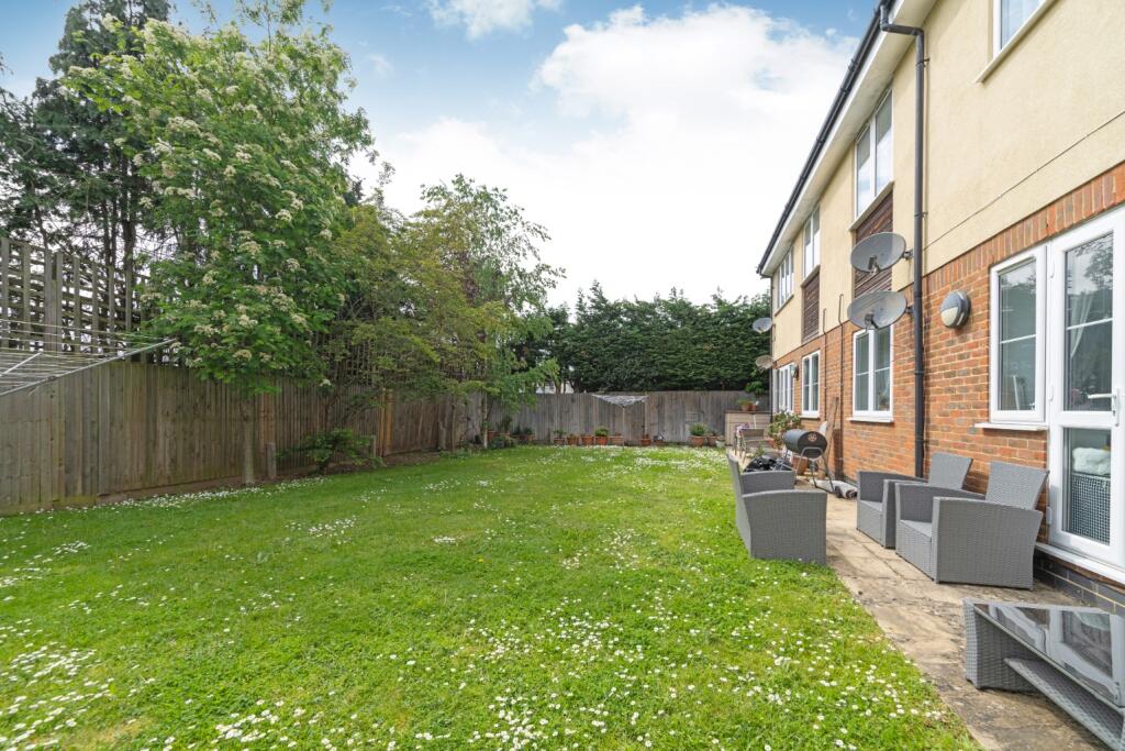 Westerham Drive, Sidcup, Kent, DA15 - More