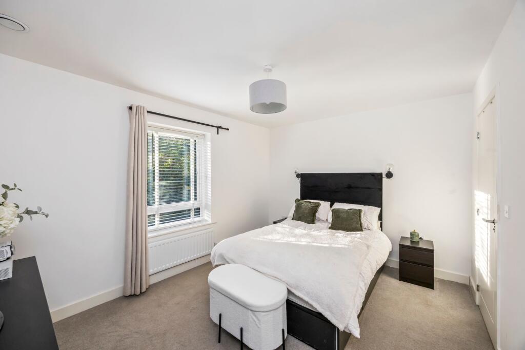 Apartment in Reigate and Banstead, Surrey - View 5