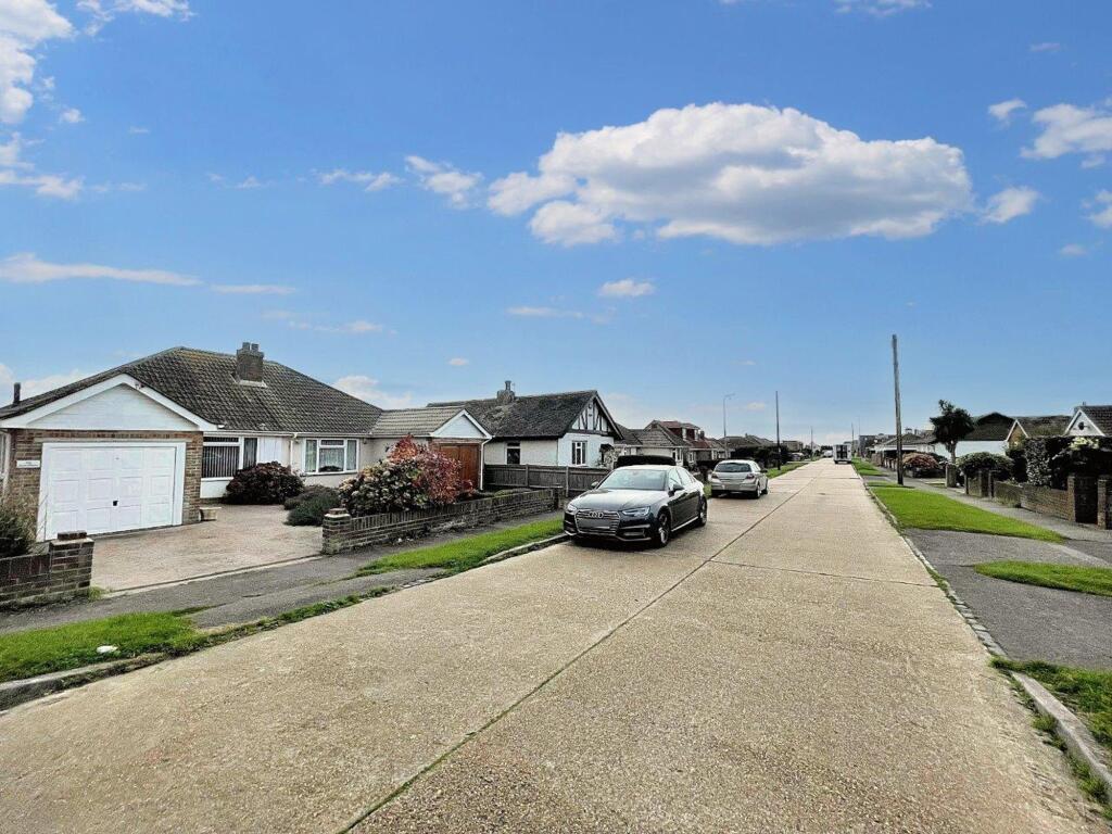 Lincoln Avenue, Peacehaven, BN10 7JT photo 4