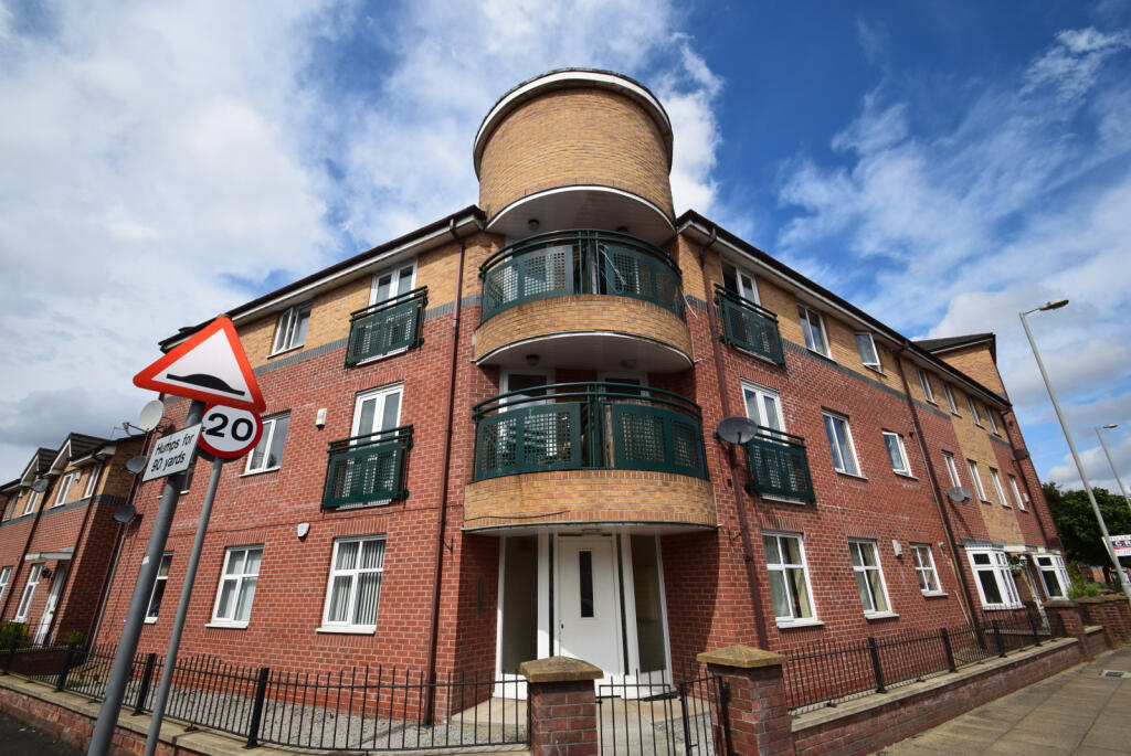 2-bed flat on Chorlton Road, Hulme, Manchester.  M15 4AU, £157,950