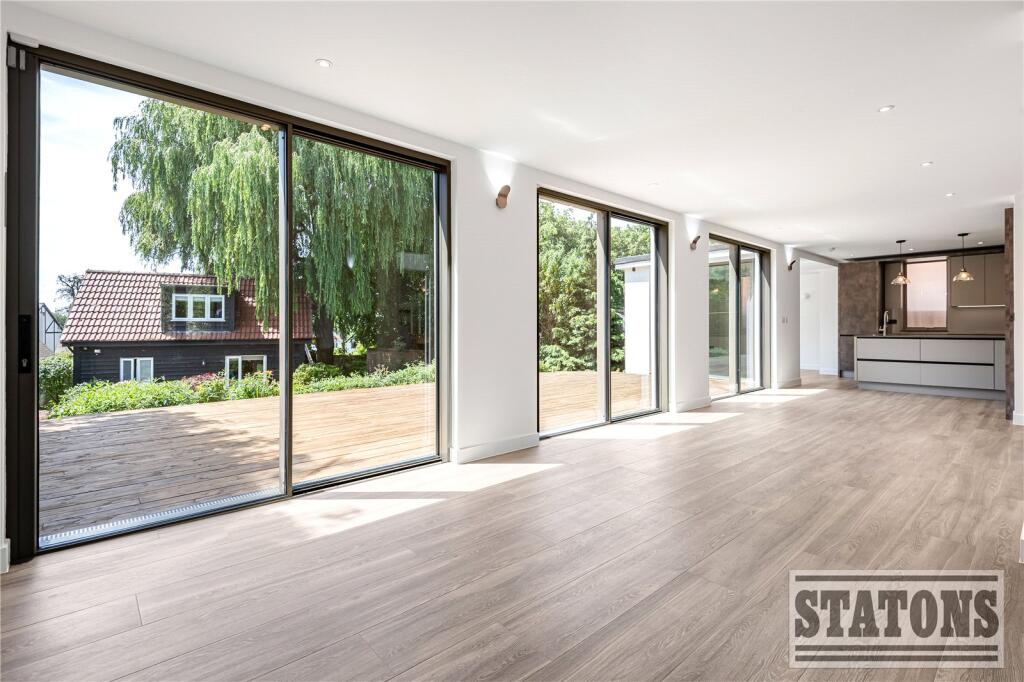 House in Potters Bar, Hertfordshire - View 3