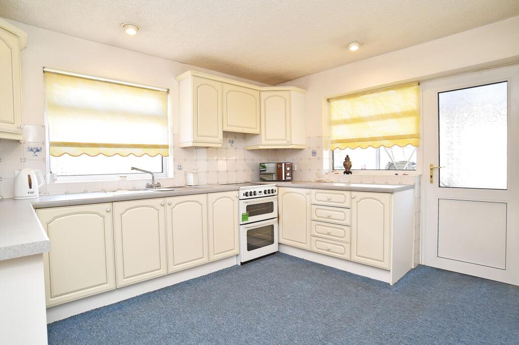 Moorland Close, Harrogate, HG2 - View 4
