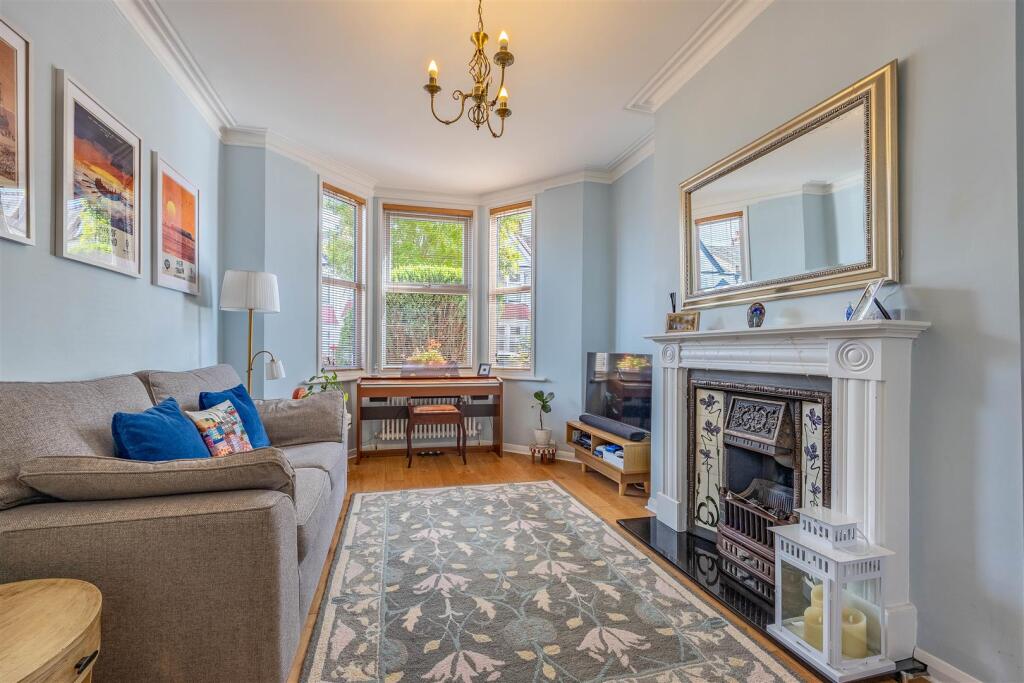 House in Southend-on-Sea - More