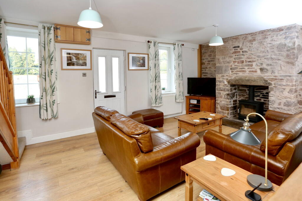 House in Newport - View 4