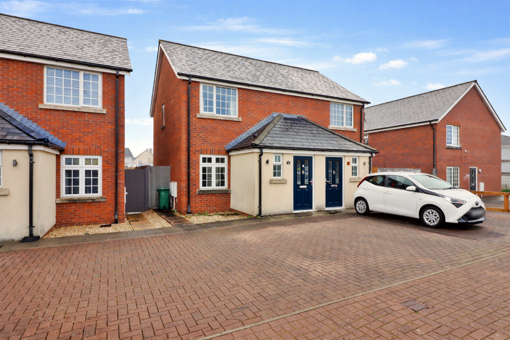 Main image of property: Gerddi Glan Taf, Pontypridd, CF37