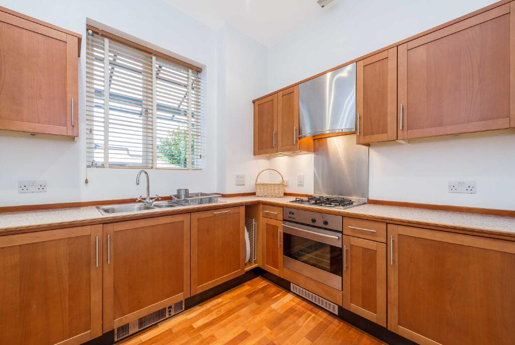 House in London - View 4