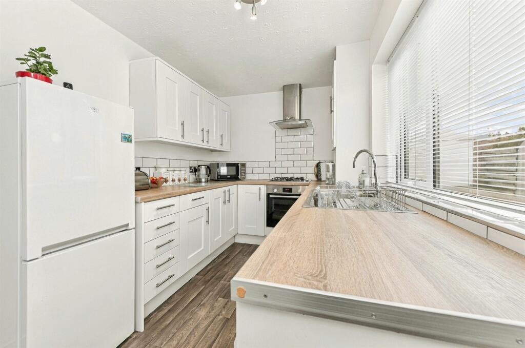 House in Wakefield - View 3