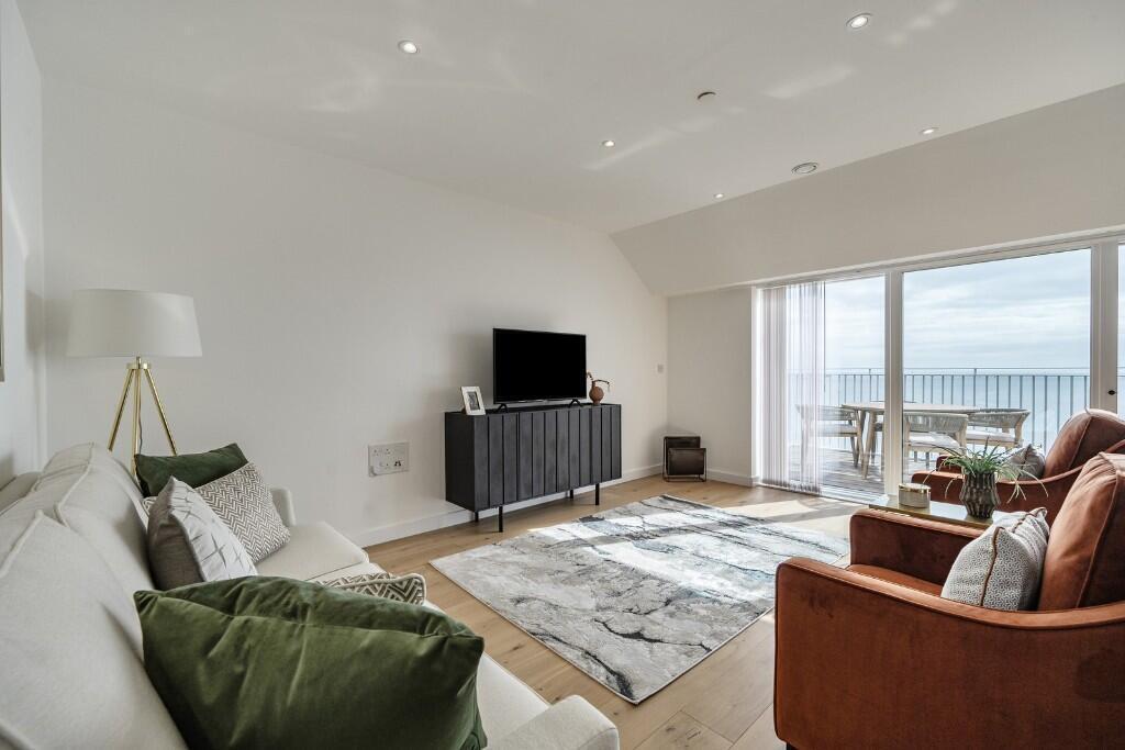 Main image of property: Cliff Road,
Falmouth,
TR11 4FR