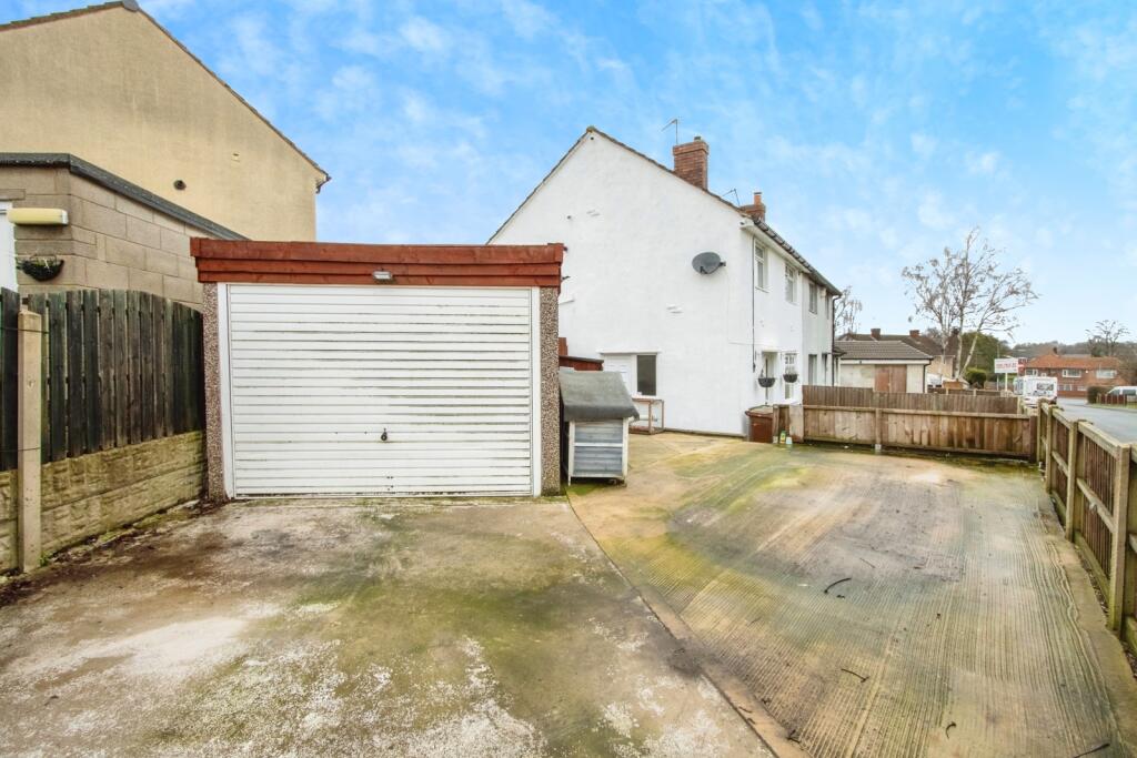 Regina Crescent, WAKEFIELD, West Yorkshire, WF4 photo 4