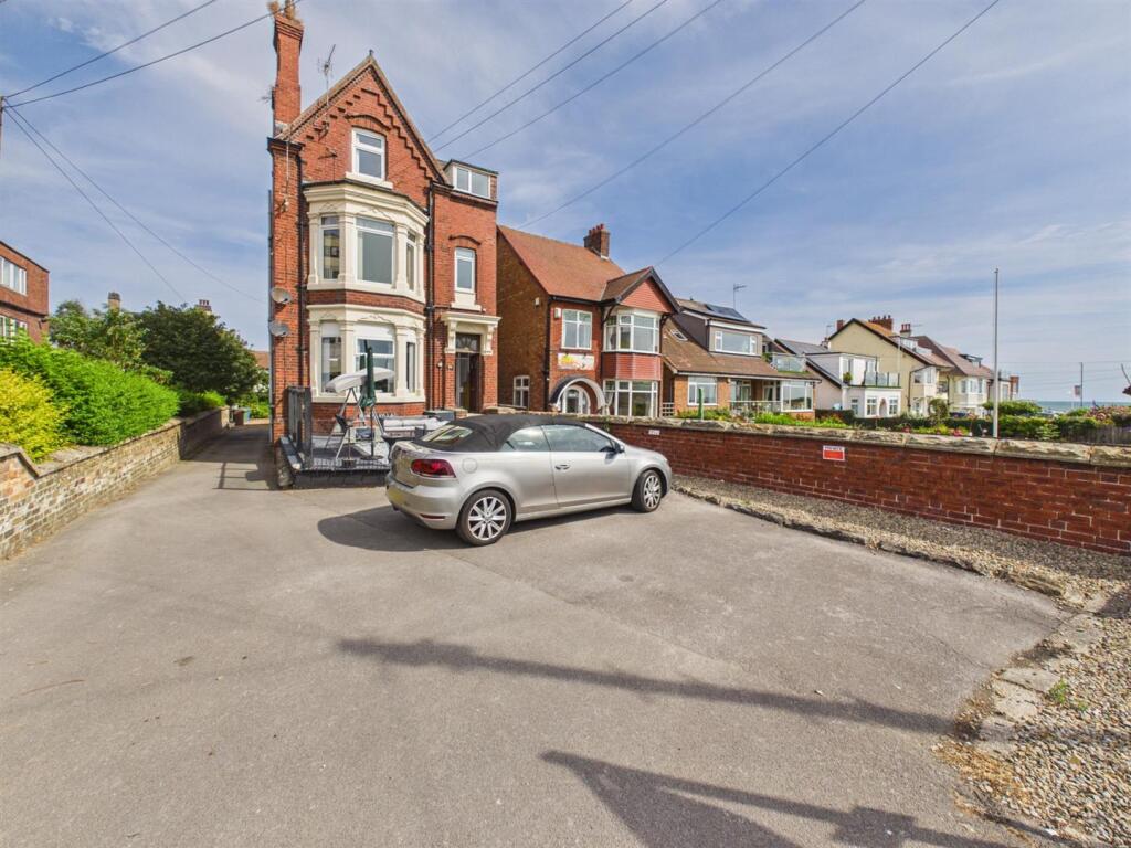 1-bed flat on Sands Lane, Bridlington, £175,000