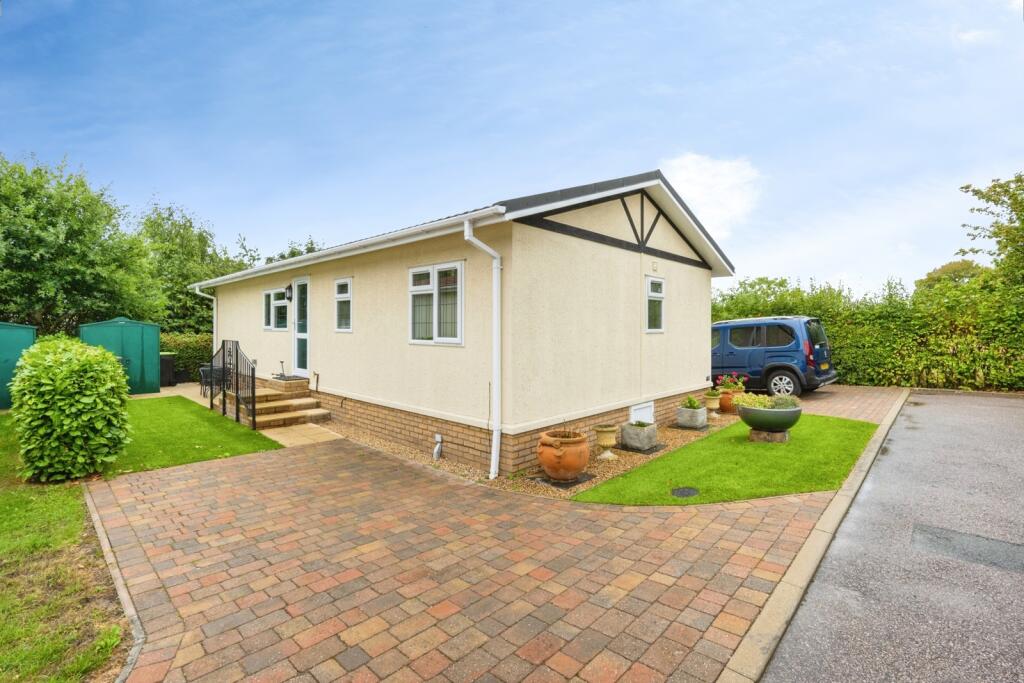 House in Felmersham, Bedford - More