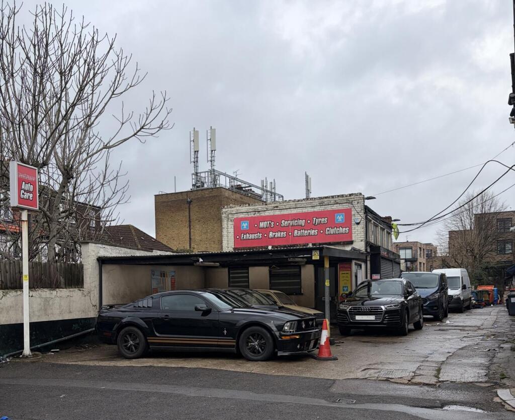 Main image of property: Ballards Lane, Finchley, London, N3