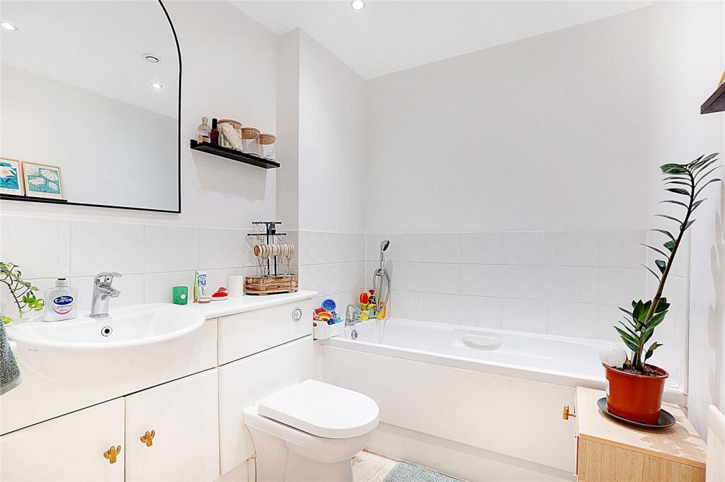 Apartment in Tonbridge and Malling, East Malling and Larkfield - View 4