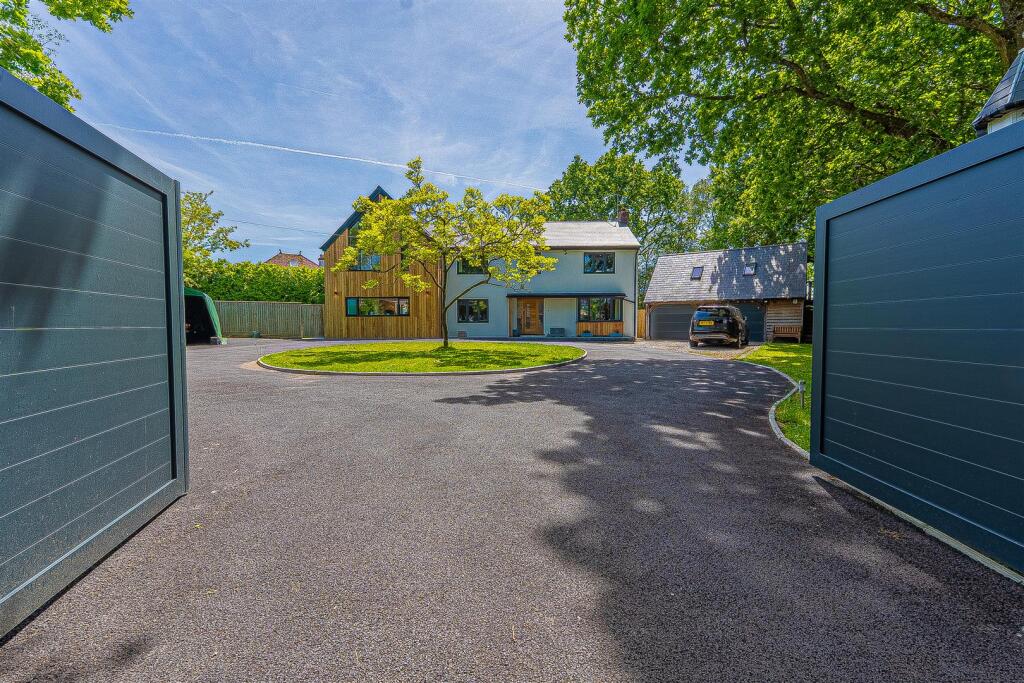 Dewlands Way, Verwood photo 5