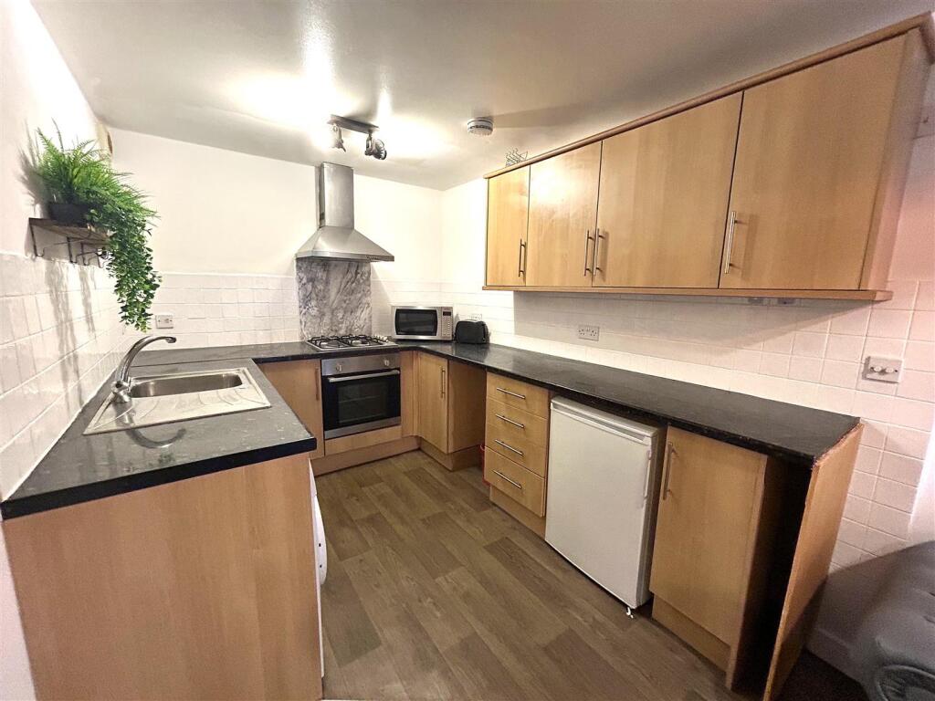 Apartment in Lewes, Newhaven - View 4