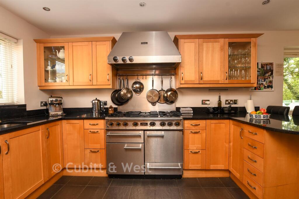 House in Reigate and Banstead, Woodhatch - View 3