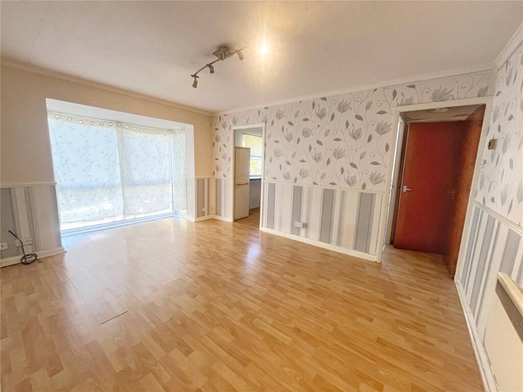 Baguley Crescent, Rhodes, Middleton, M24 photo 2