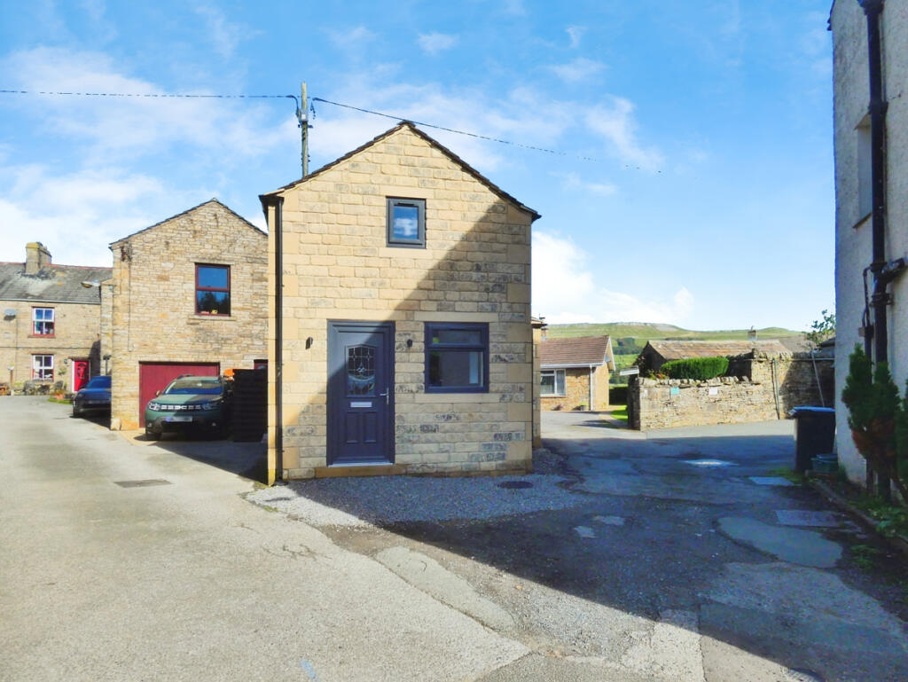 Main image of property: T'Owd Garage, Hawes