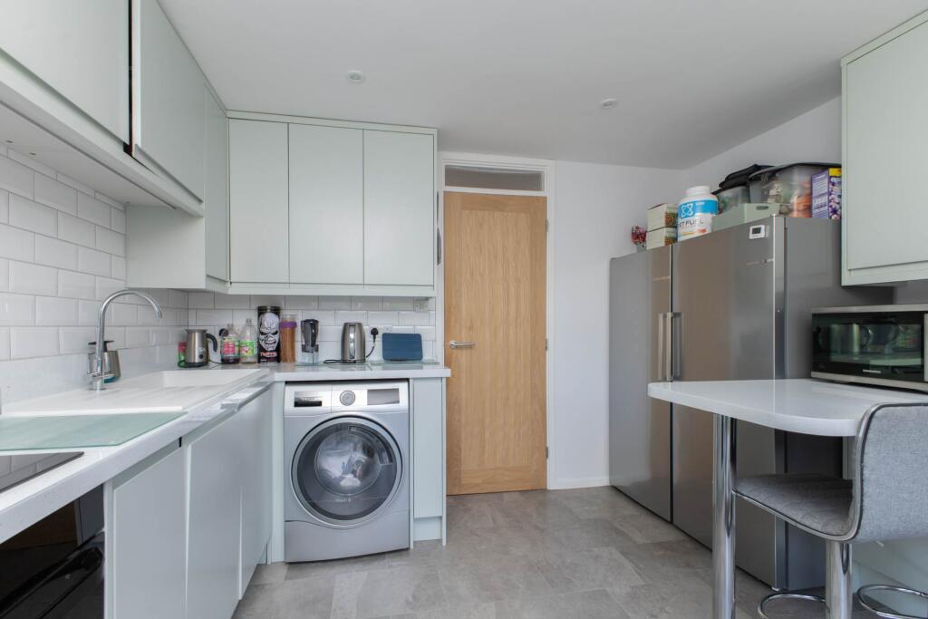Fenhurst Close, Horsham - View 6