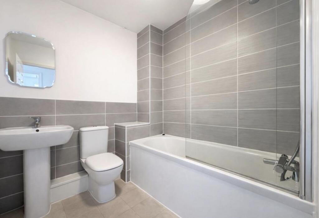 Apartment in Swindon - More