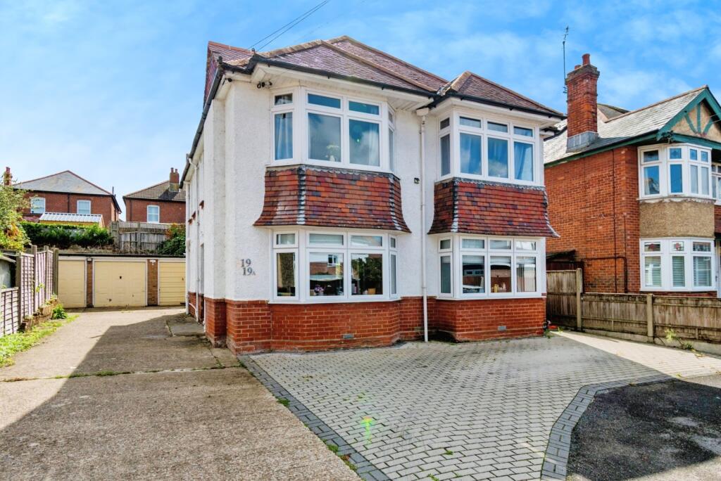 3-bed flat on Eastbourne Avenue, Southampton, Hampshire, SO15, £280,000