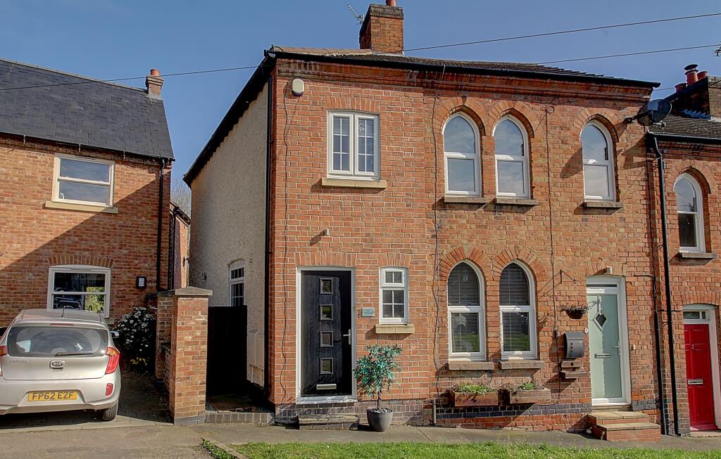 2-bed house on 6, The Green, £250,000