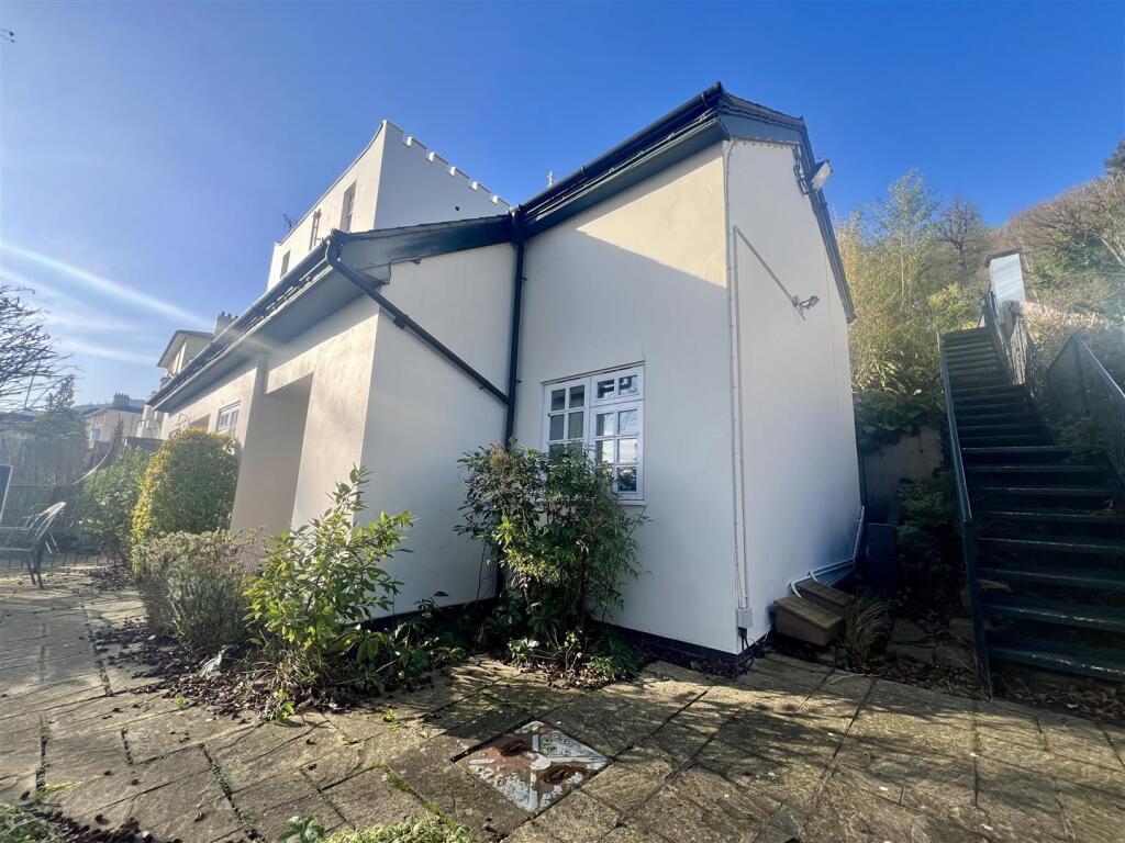 Main image of property: 46 Worcester Road, Malvern