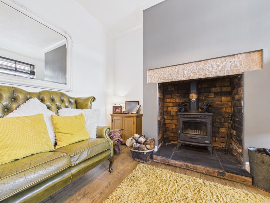House in Chesterfield, Derbyshire - More