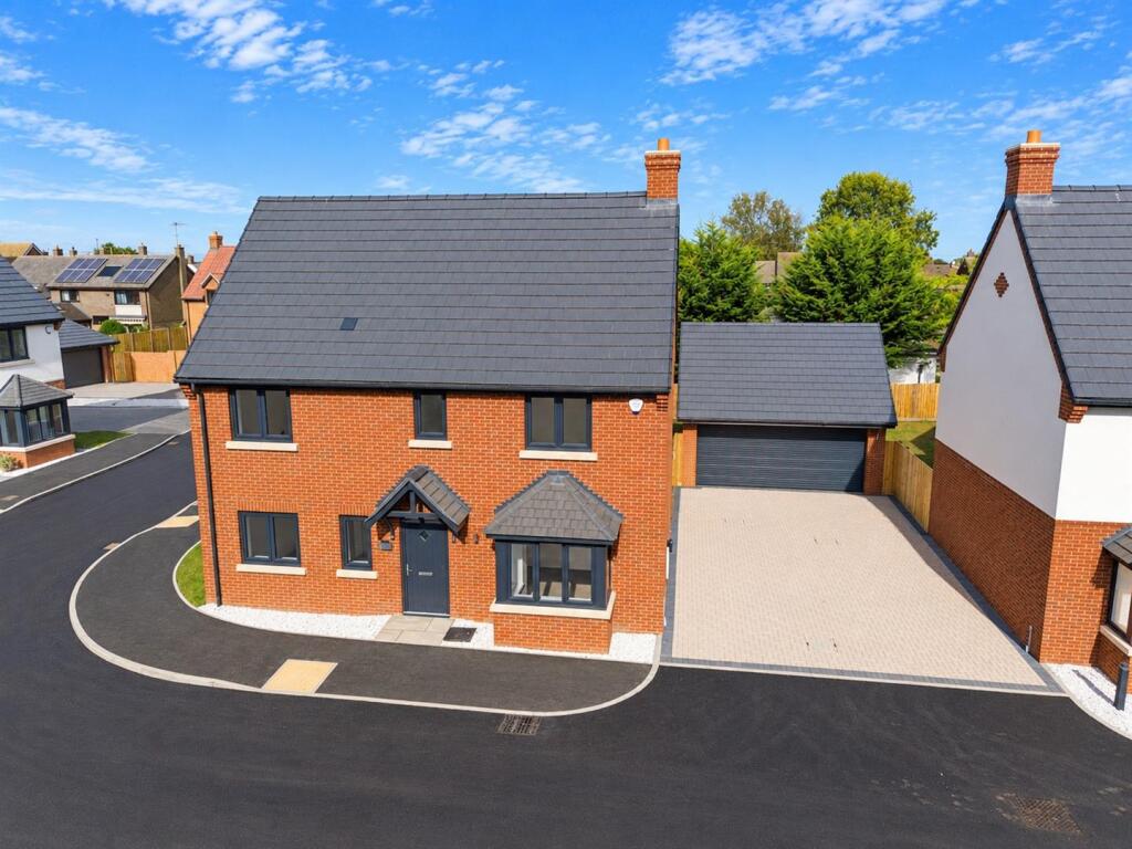 House in Thurleigh, Cross End