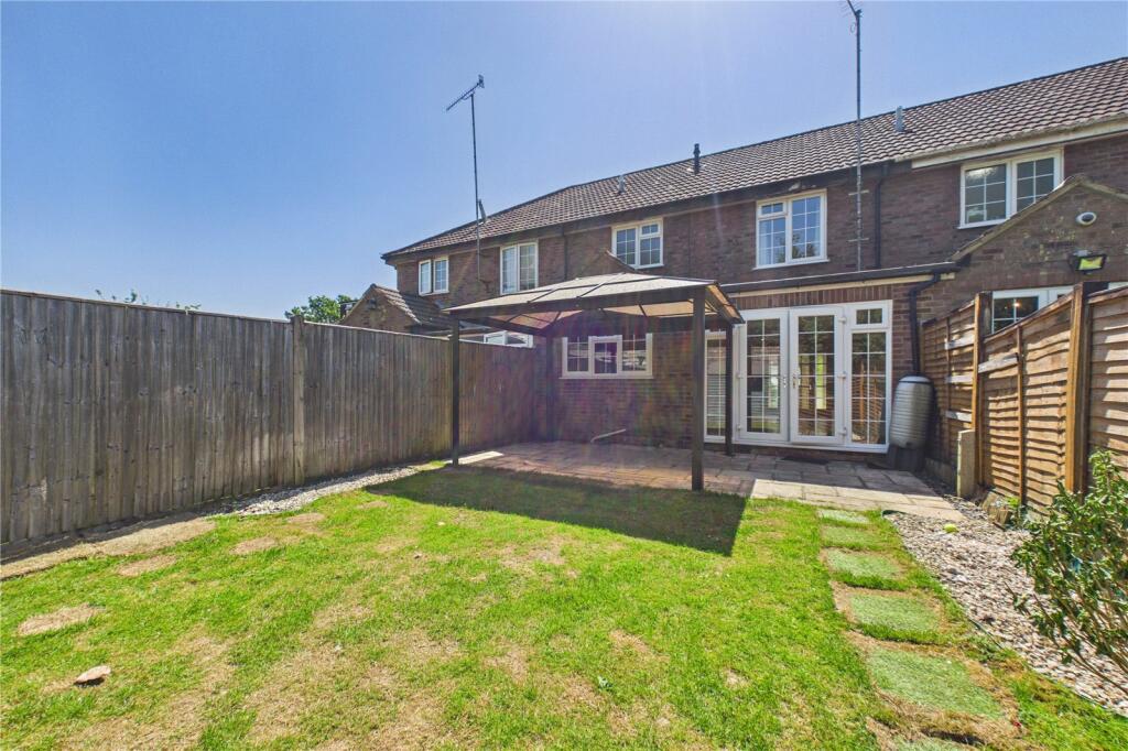 Harmans Mead, East Grinstead, West Sussex, RH19 photo 3