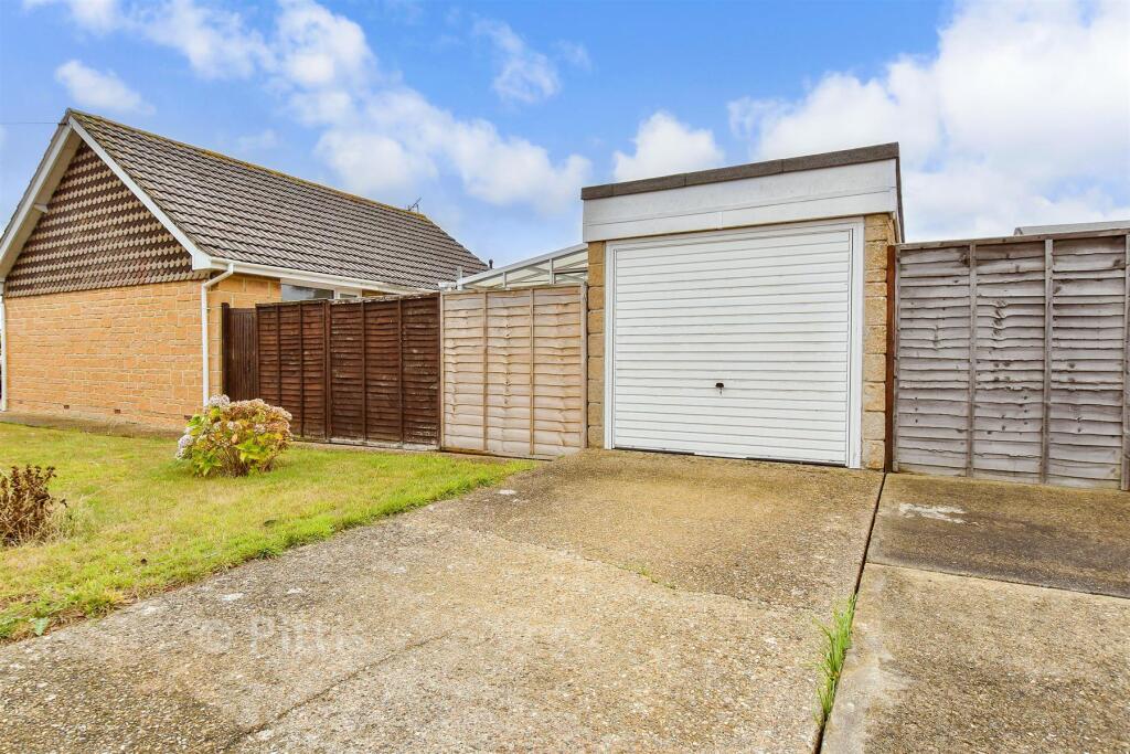 2-bed bungalow on Rolfs Close, Bembridge, Isle of Wight, £325,000