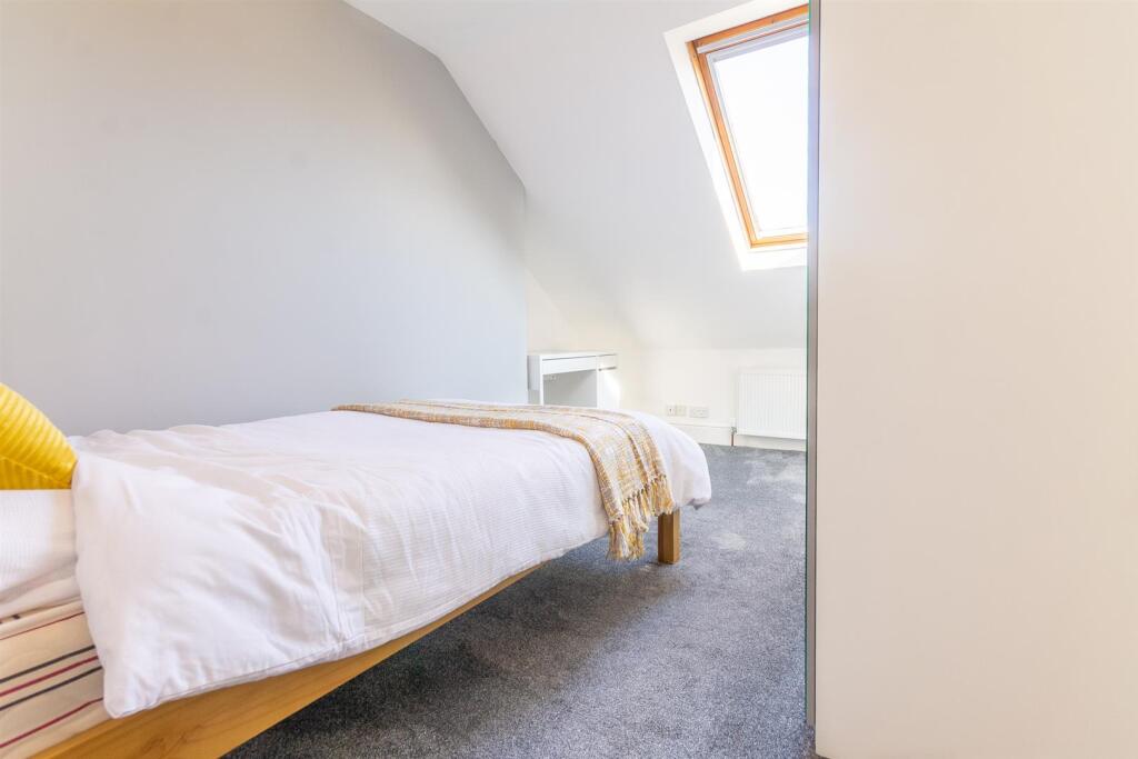 Apartment in Newcastle upon Tyne - View 5
