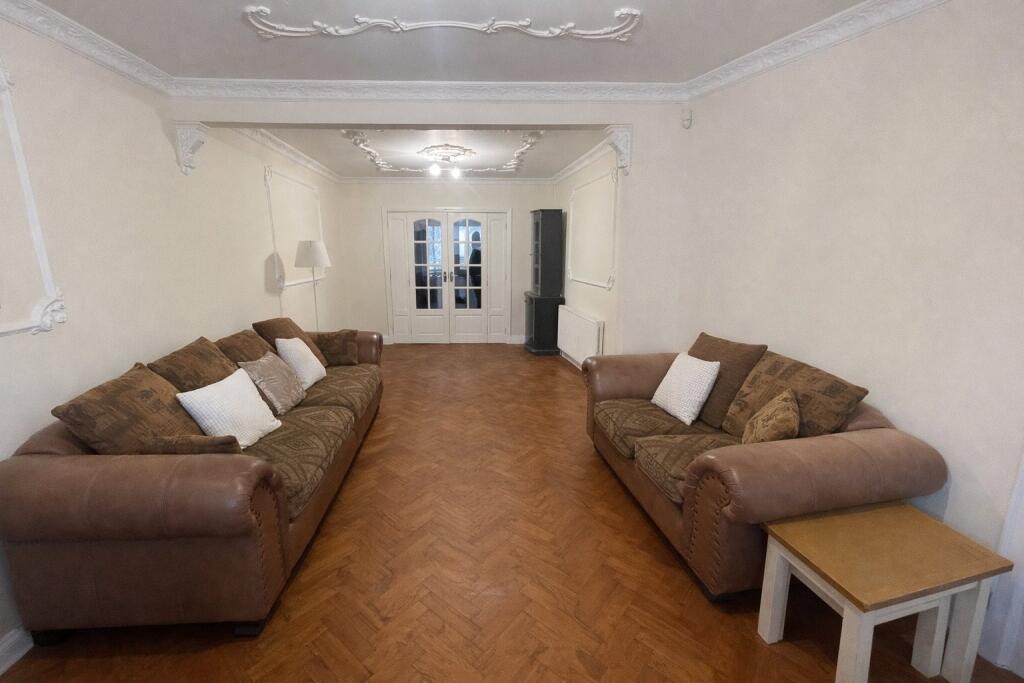 House in Twickenham - View 2