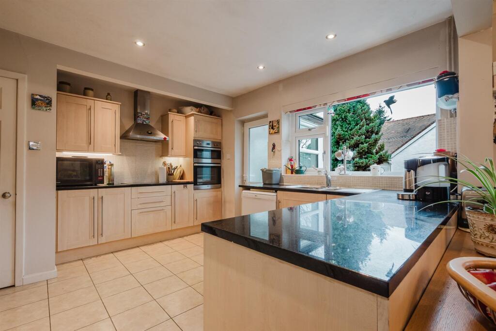 Green Gate, Hale Barns, Altrincham photo 3