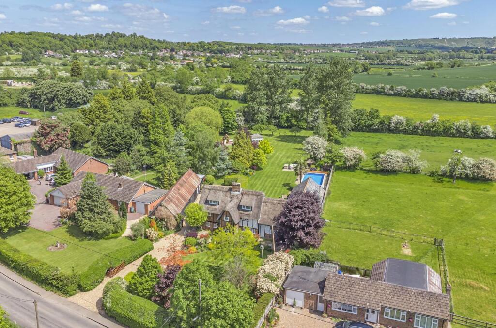 5-bed detached on The Old House, Totternhoe Road, Eaton Bray, £1,450,000