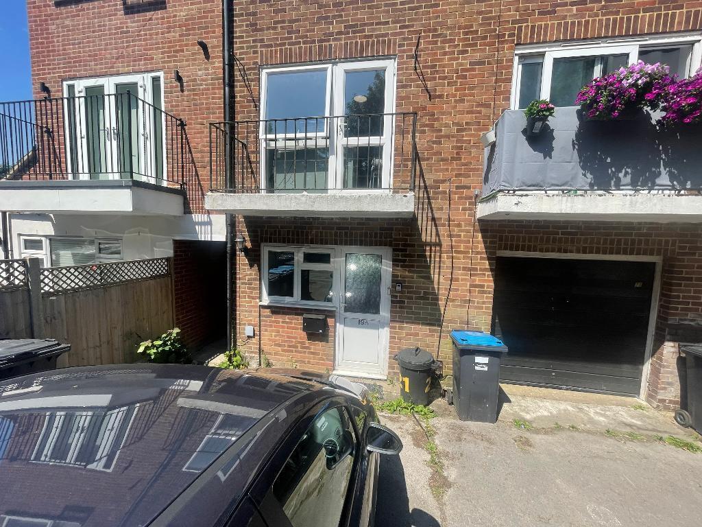 Main image of property: Chelsham Road, Warlingham, Surrey, CR6 9EQ