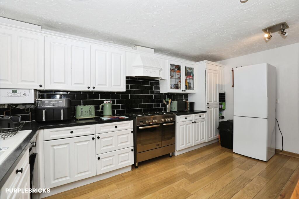 House in Stoke-on-Trent - More