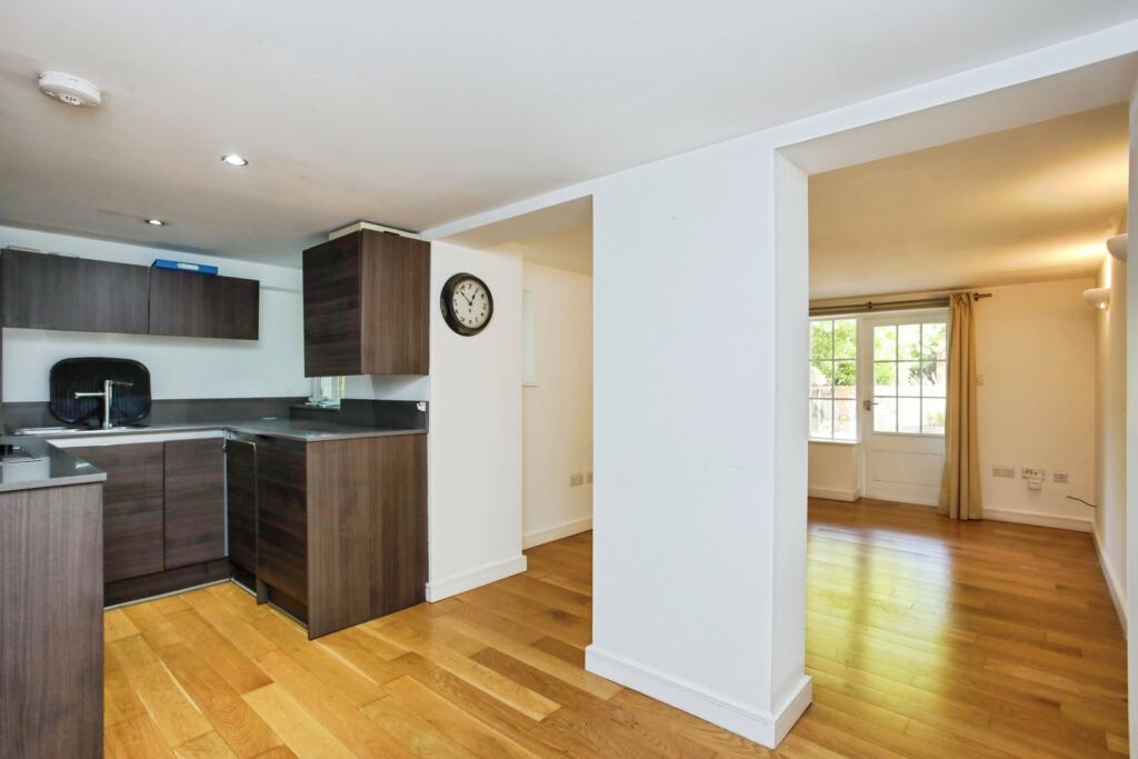 Apartment in Tonbridge - View 3