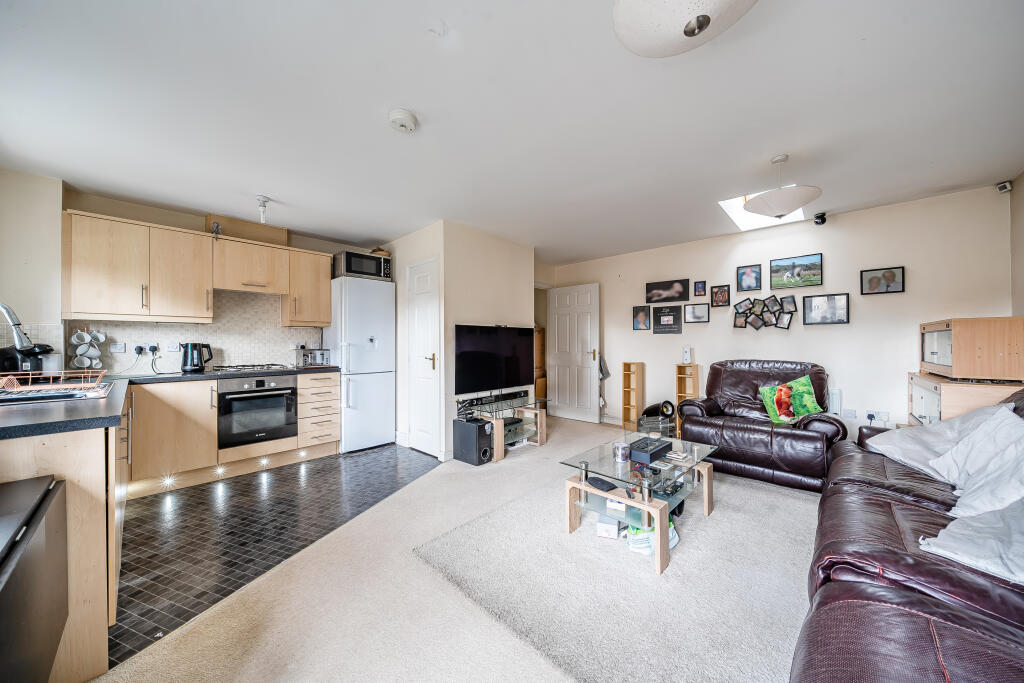 Dydale Road, Taw Hill, Swindon, SN25 1XD photo 2