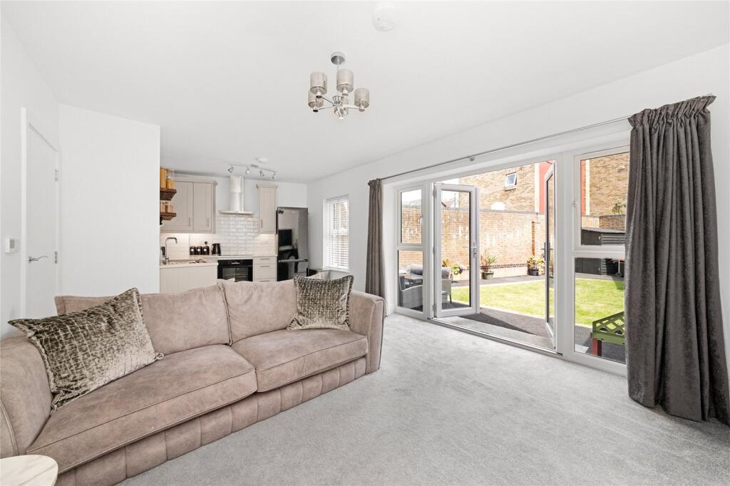 Apartment in London, Bromley Park, Plaistow - More