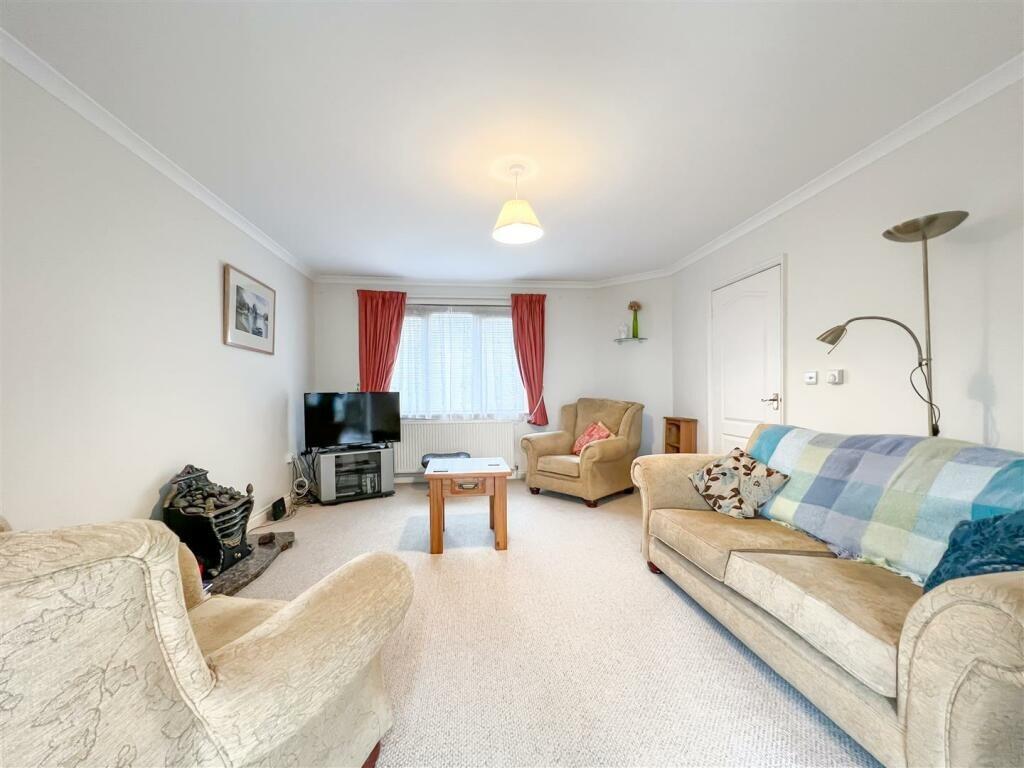 Detached family home with no chain, The Lizard photo 4