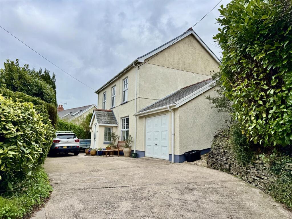 Main image of property: Heol Y Bryn, Upper Tumble, Llanelli
