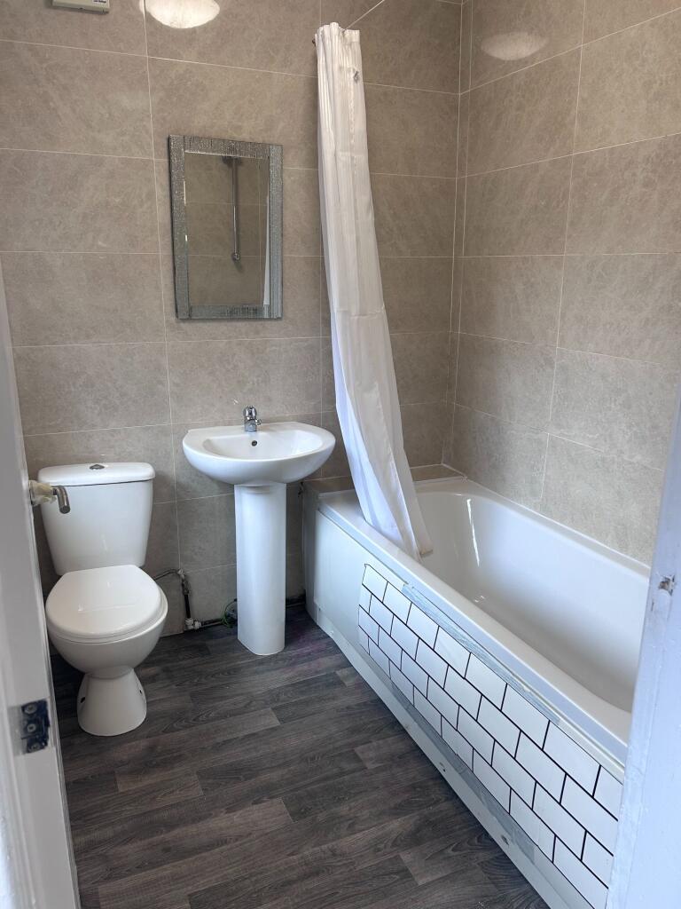House in Wolverhampton, All Saints, Goldthorn Park - View 5