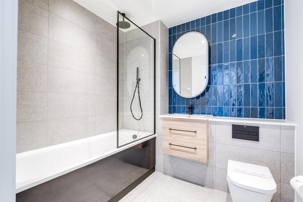 Additional image 9 of Cardigan Wharf, Glasswater Locks,B4