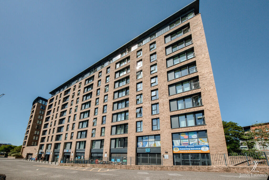 Main image of property: Roosevelt Apartments, 1 Lexington Gardens, Park Central