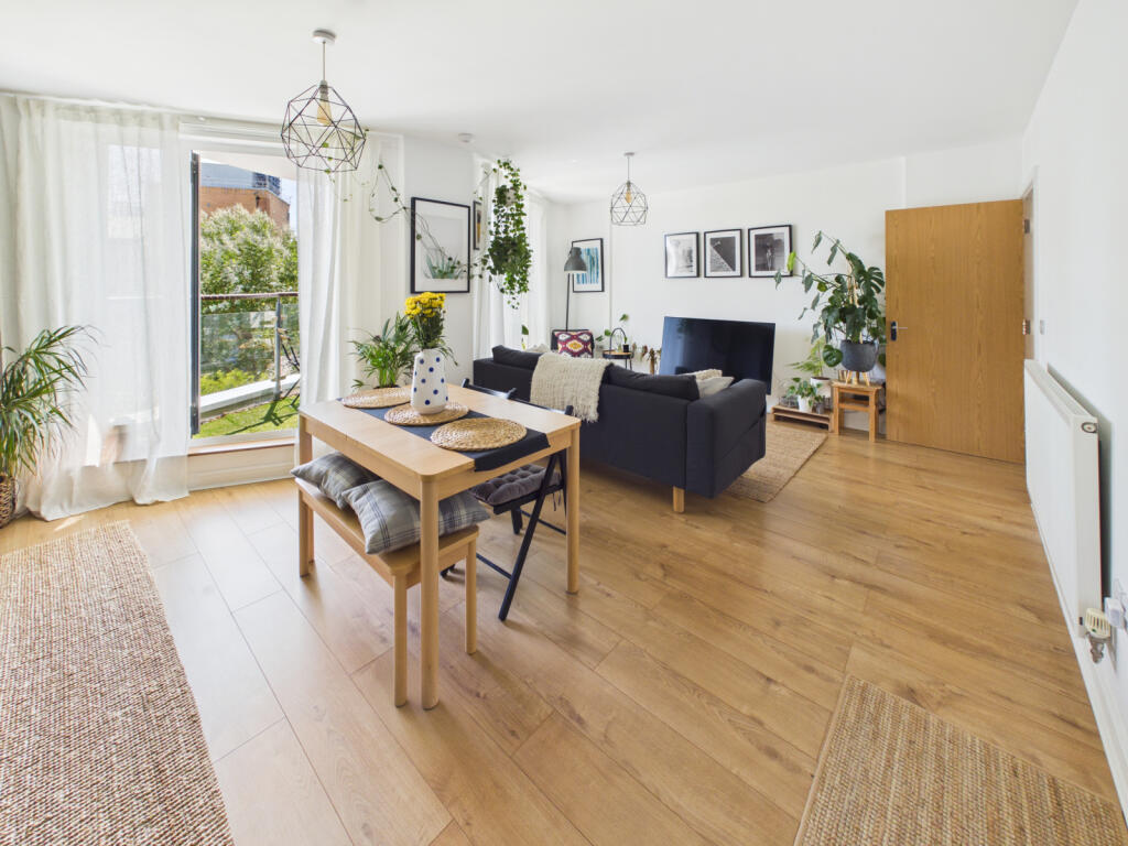 Apartment in Southampton, Ocean Village - View 3