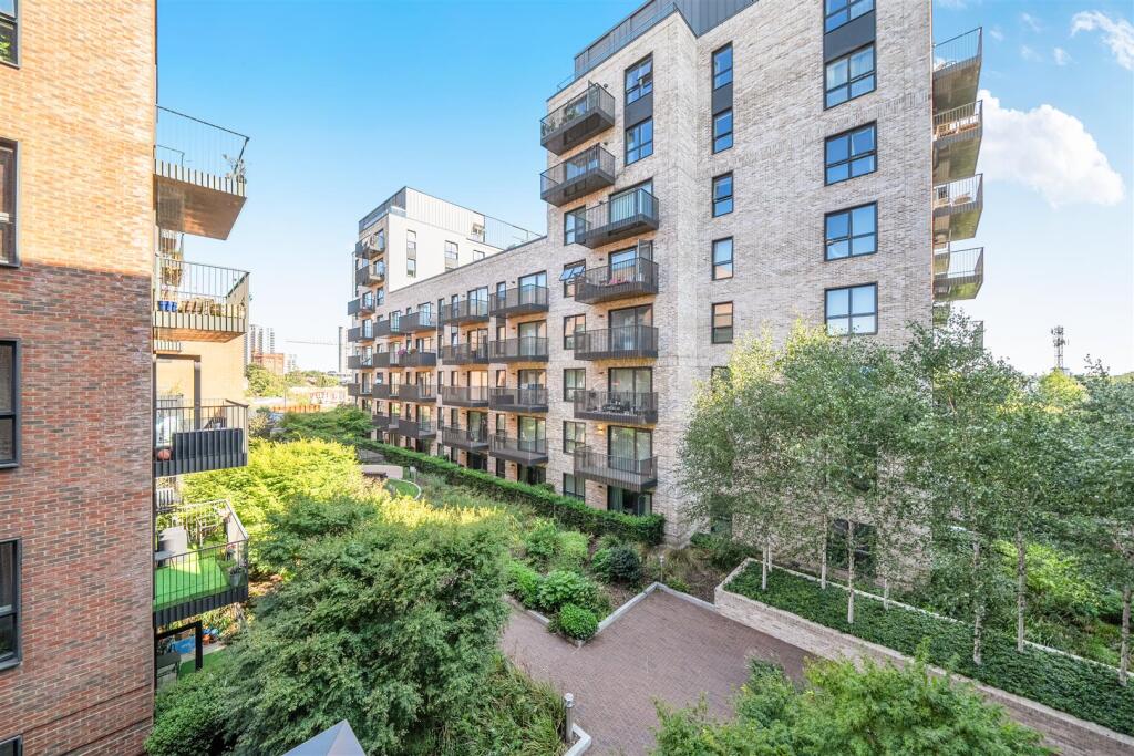 Apartment in Southall - View 5