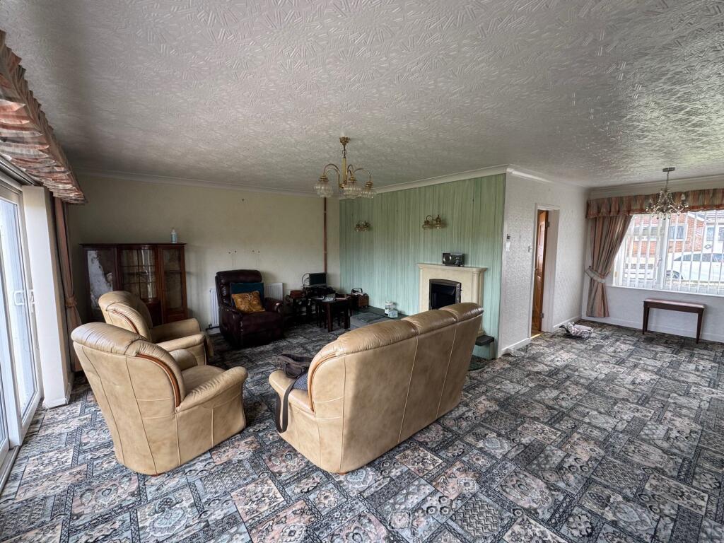 Curzon Drive, Worksop photo 3